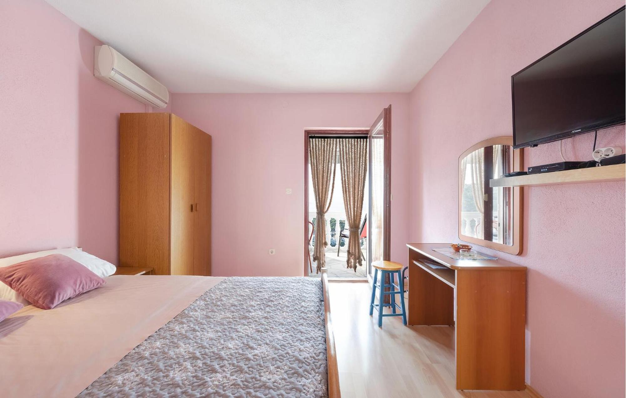 1 Bedroom Stunning Apartment In Primosten Bagian luar foto