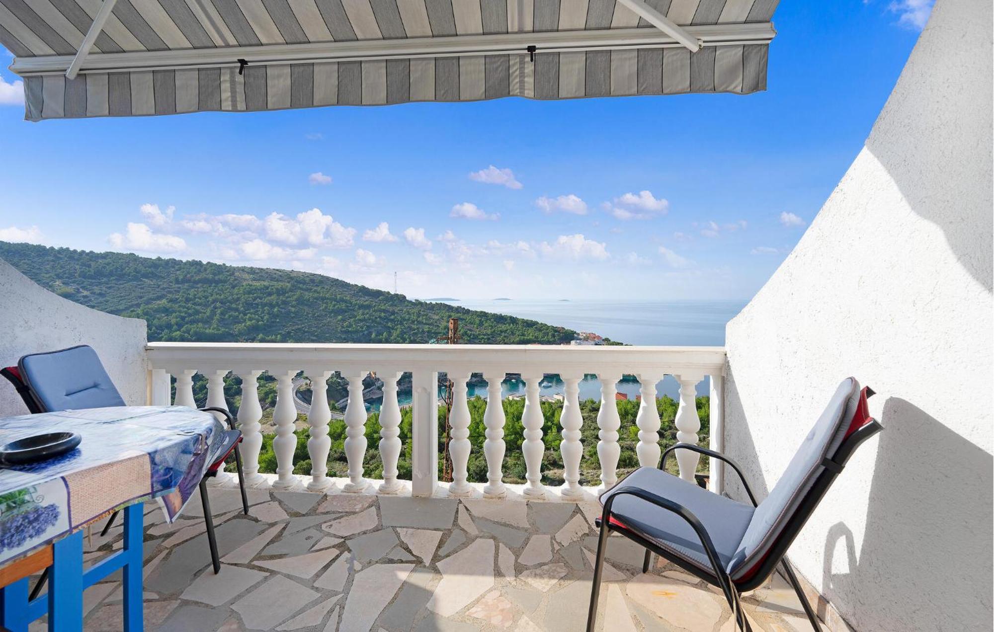 1 Bedroom Stunning Apartment In Primosten Bagian luar foto