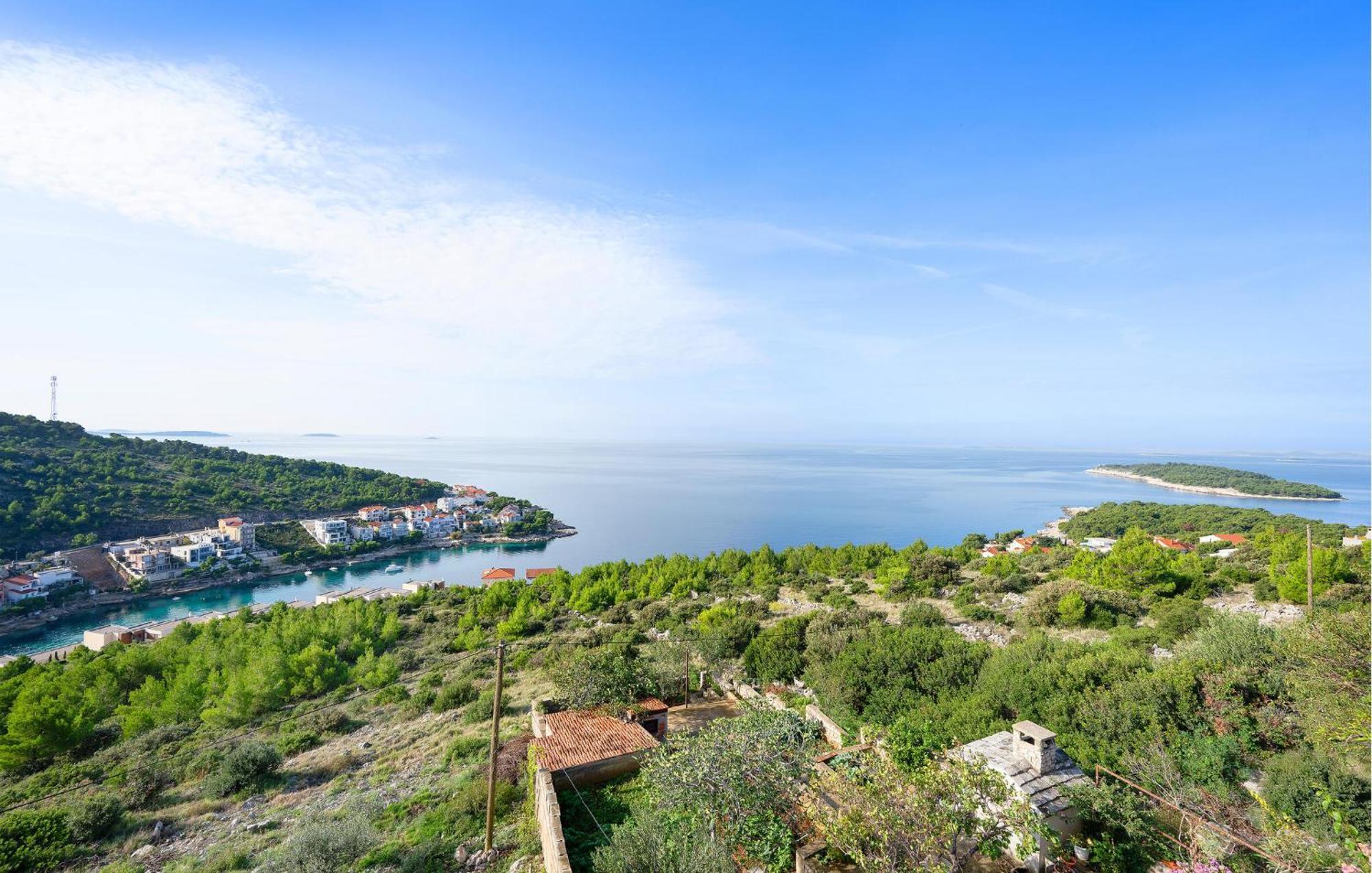 1 Bedroom Stunning Apartment In Primosten Bagian luar foto