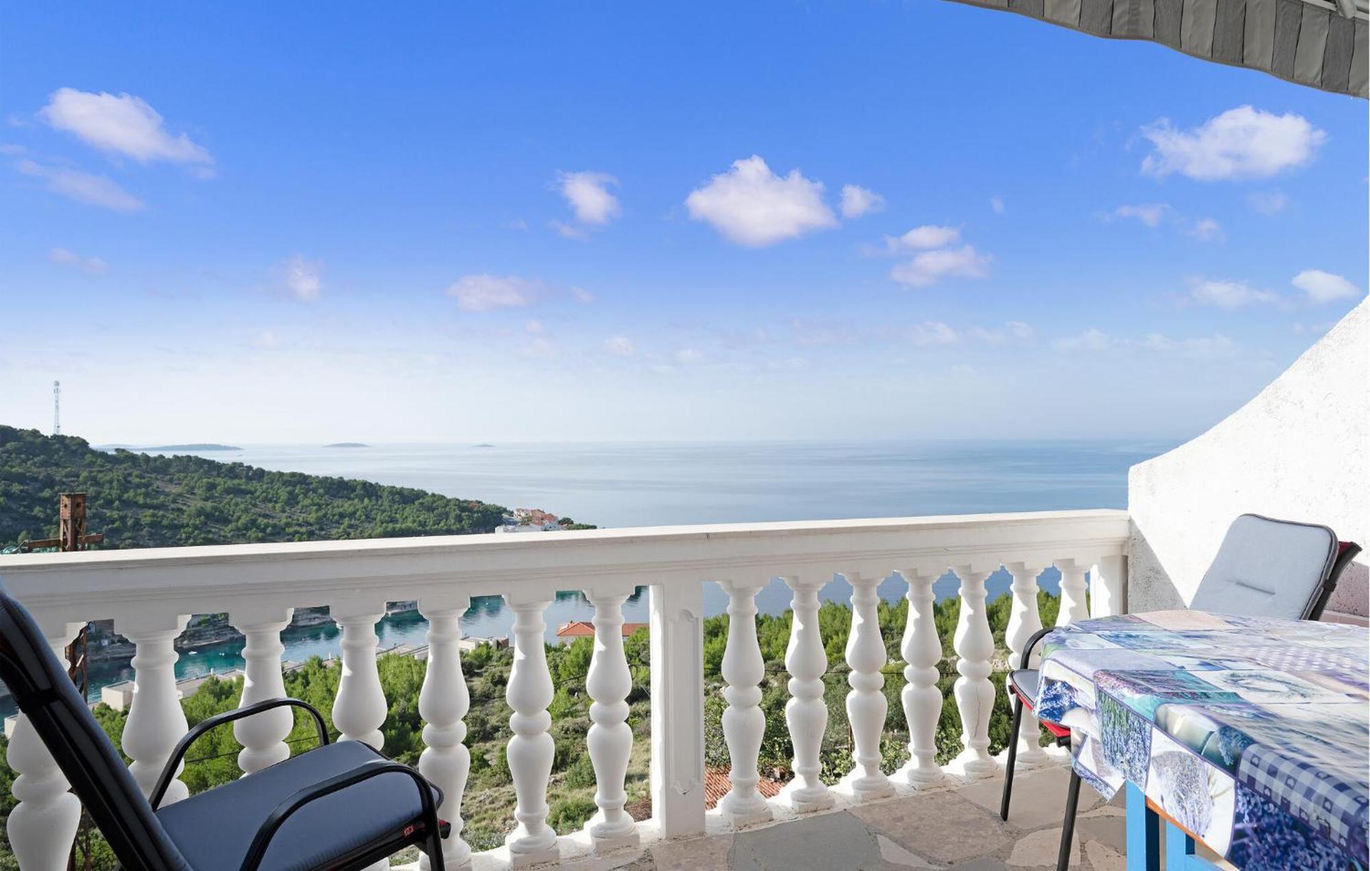 1 Bedroom Stunning Apartment In Primosten Bagian luar foto