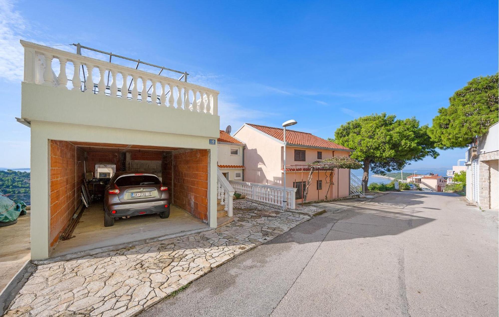 1 Bedroom Stunning Apartment In Primosten Bagian luar foto